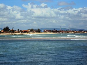Praia da Barra do Ceará: Onde a História de Fortaleza Encontra o Mar